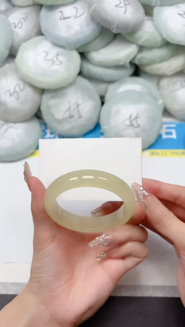 未镶嵌手镯石英质玉77-54.3