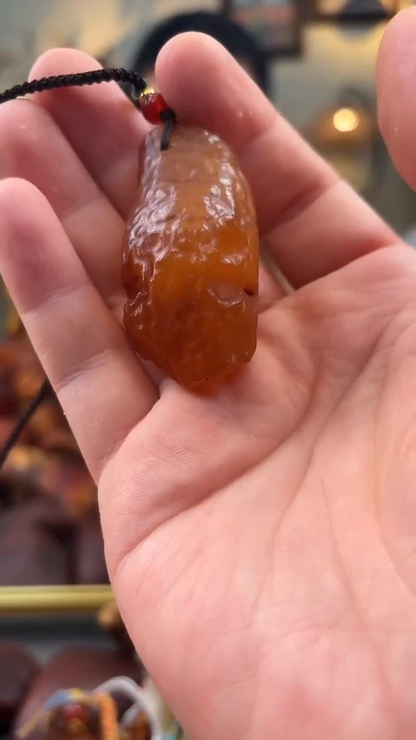 未镶嵌颈饰琥珀吊坠