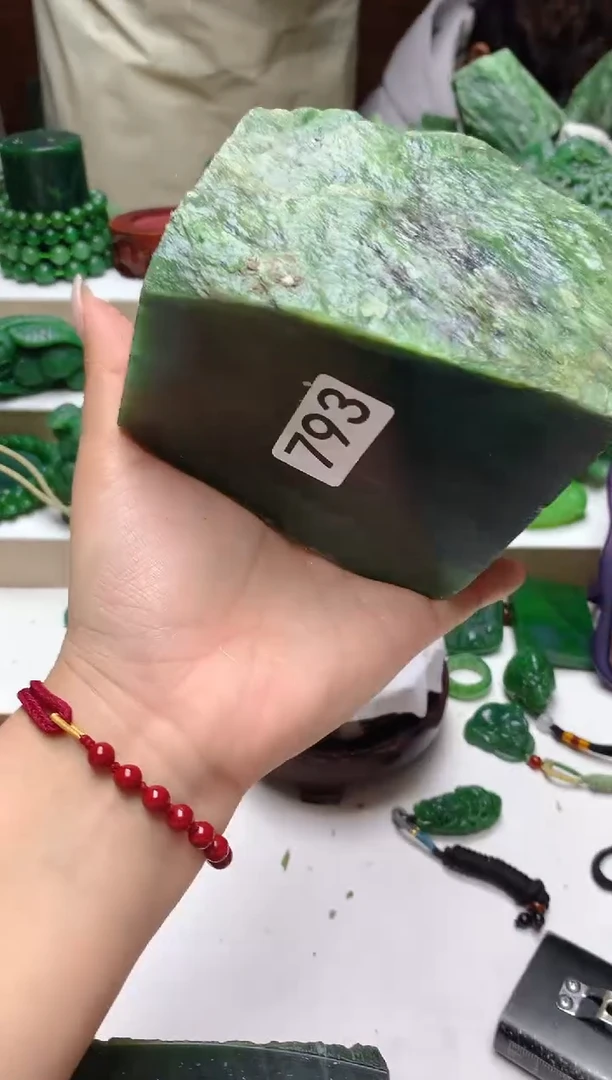 未镶嵌和田玉（碧玉）摆件1