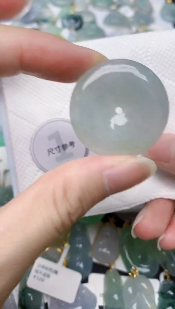 翡翠未镶嵌颈饰天然A货翡翠