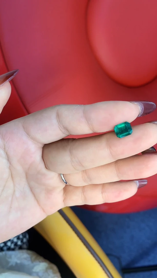 裸石未镶嵌祖母绿木佐色1.85克拉哥伦比亚祖母绿