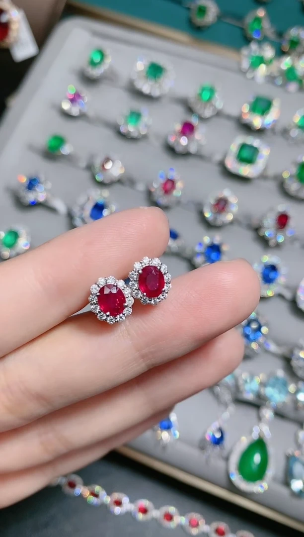 18K金镶嵌18K金耳饰红宝石.