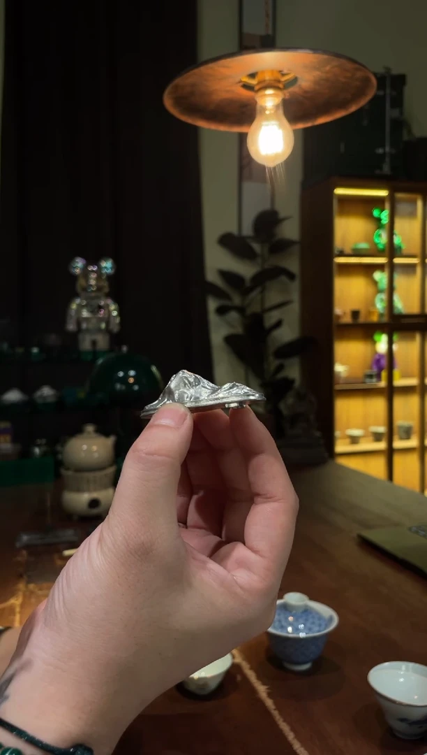 原色小山搁置...