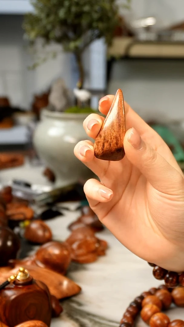 【闪购商品】黄花梨/降香黄檀海黄随型挂坠