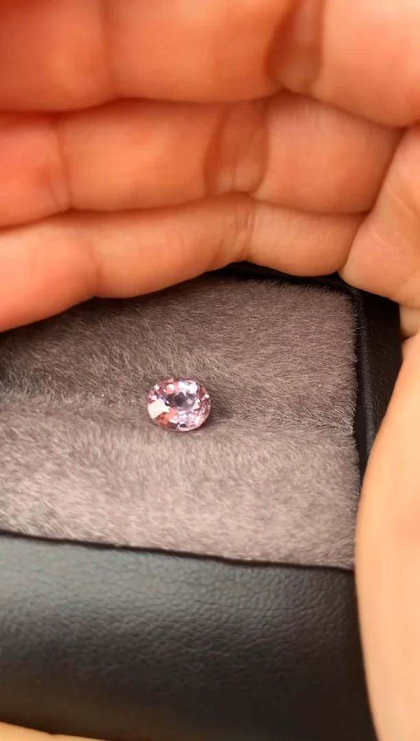 未镶嵌裸石定制尖晶石椭圆型 金属色调 1.56ct
