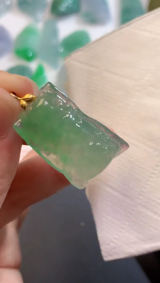 颈饰未镶嵌翡翠