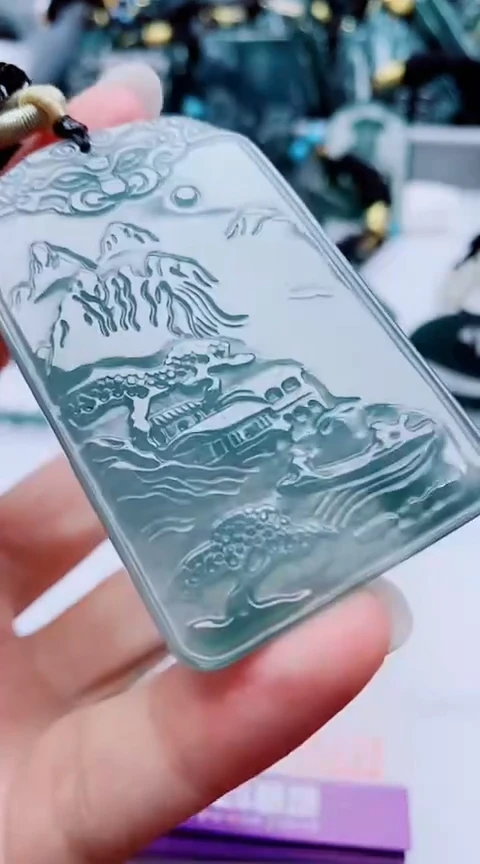 颈饰未镶嵌翡翠