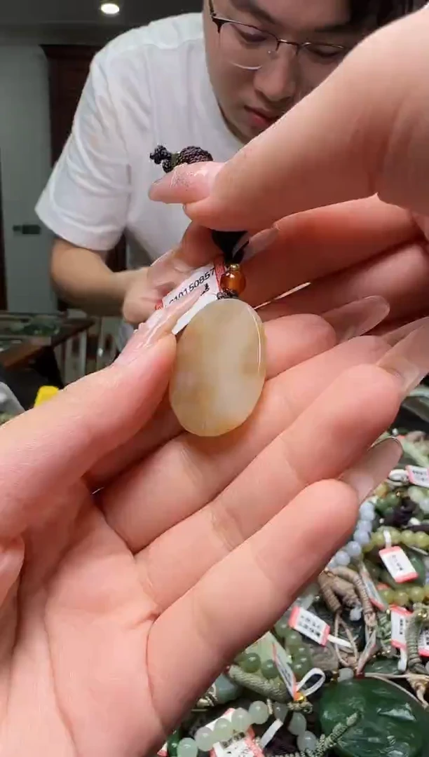 颈饰未镶嵌和田玉多样性发一