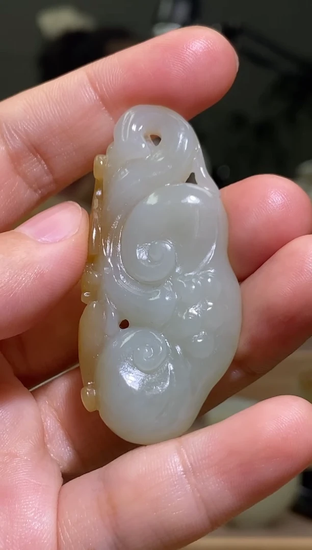未镶嵌和田玉挂件望*山新疆和田玉且末料如意挂件