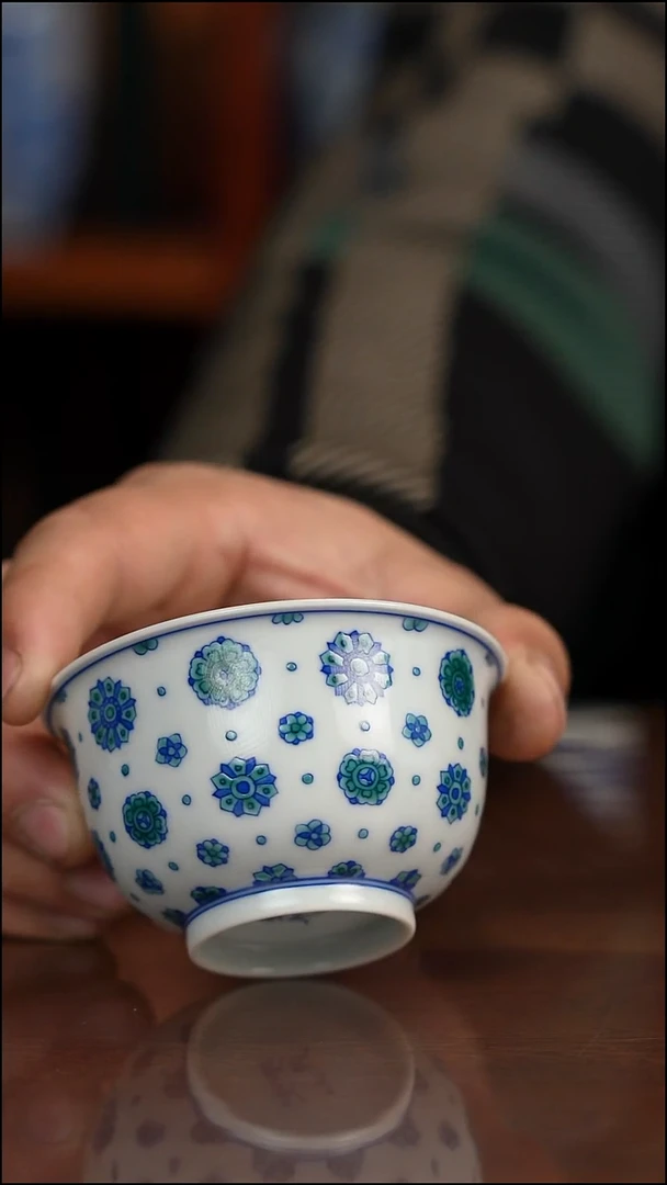 空山明月新斗彩皮球花
