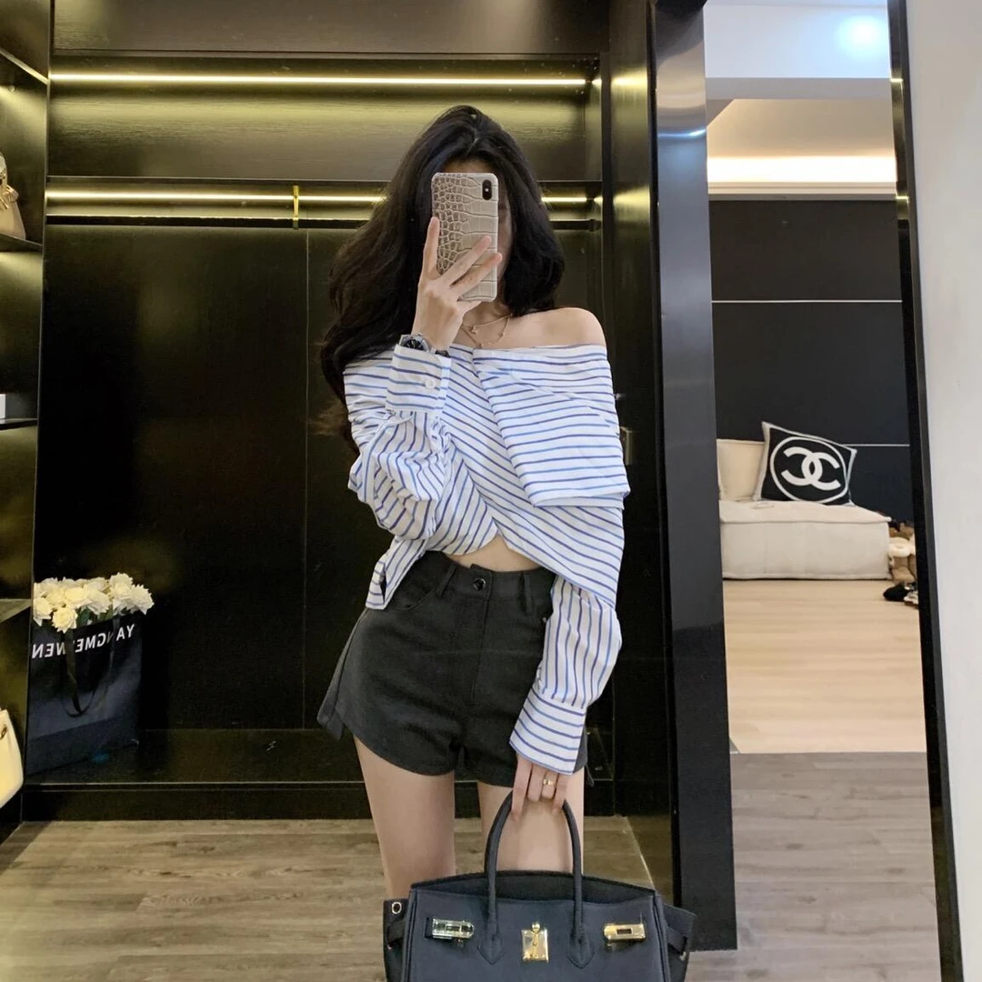 一字肩条纹衬衫女秋季设计感不规则法式高级感上衣百搭短裤两件套