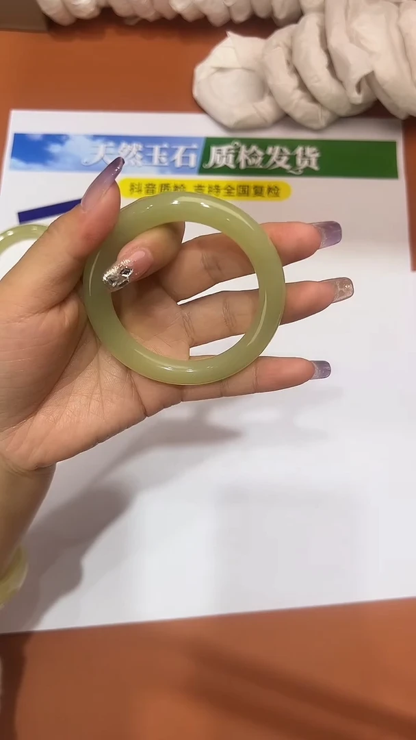 未镶嵌手镯石英质玉黄口圈口52