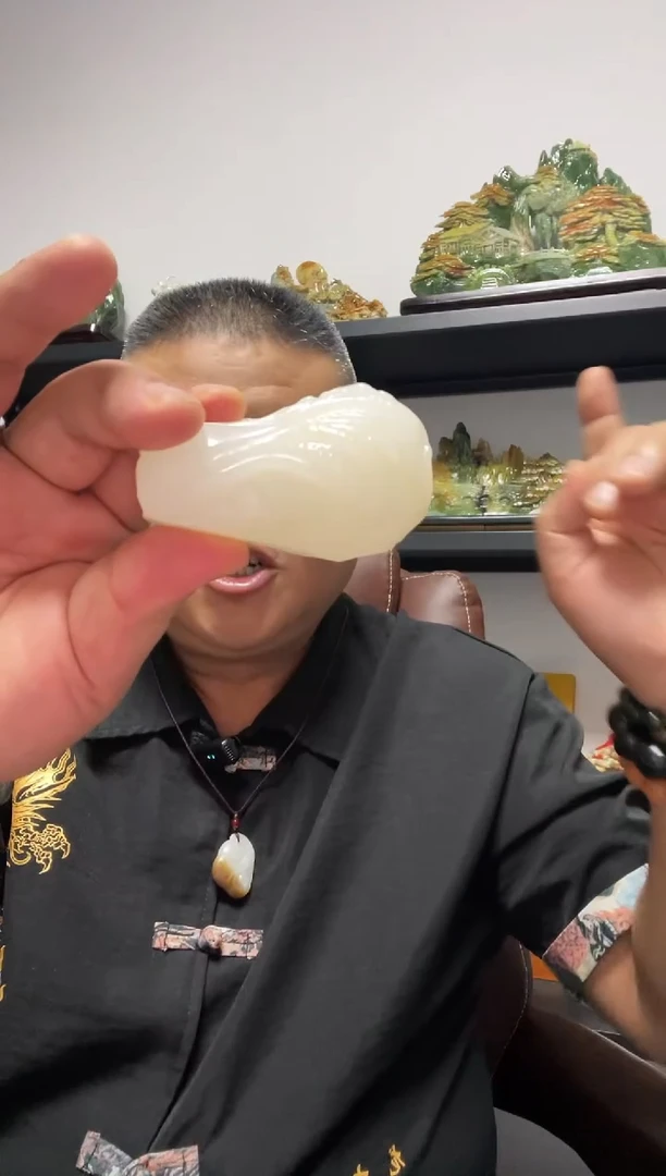 未镶嵌白菜石英质玉（非洲翠）把件