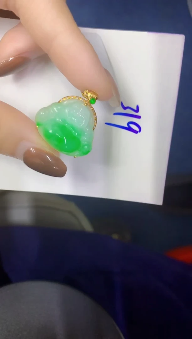 颈饰18K金镶嵌翡翠缅甸天然翡翠A货