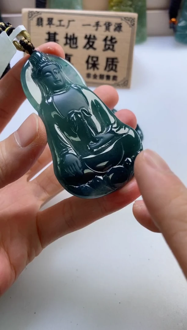 颈饰未镶嵌翡翠