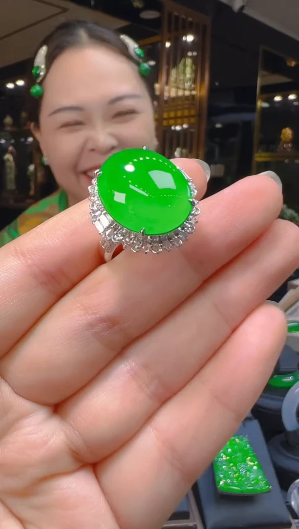 18K金镶嵌戒指翡翠092