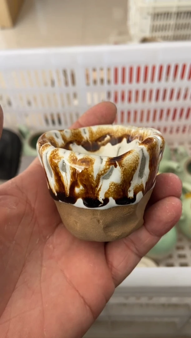 无运费险有瑕疵的摄影的产品有使用过的痕迹有点脏介意勿拍杯