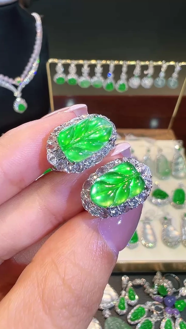 18K金镶嵌翡翠耳饰翡翠