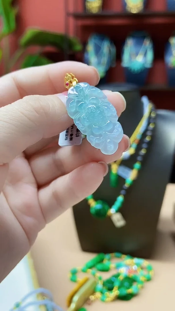 颈饰未镶嵌翡翠吊坠