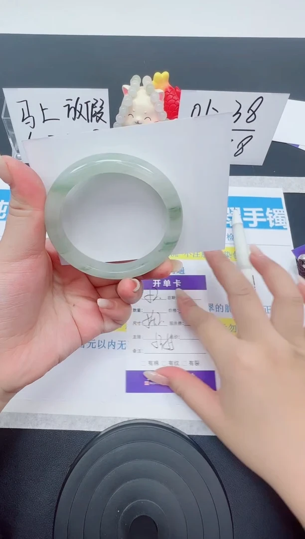 【闪购商品】石英质玉手镯未镶嵌编号：52--54.2圈 天山翠 美人条