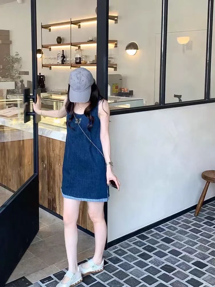 1125春夏新款收腰洋气复古显瘦字母刺绣牛仔背心裙女宽松气质短裙