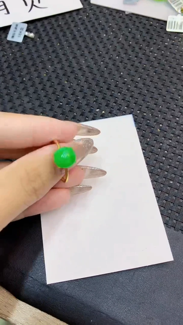 颈饰未镶嵌翡翠1