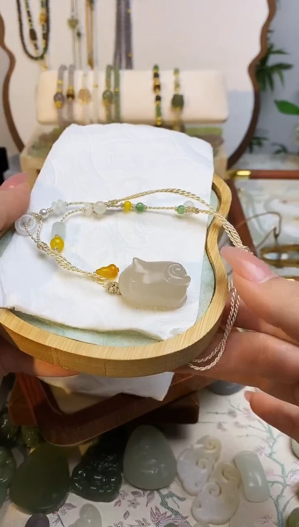 颈饰未镶嵌和田玉又***了藕粉