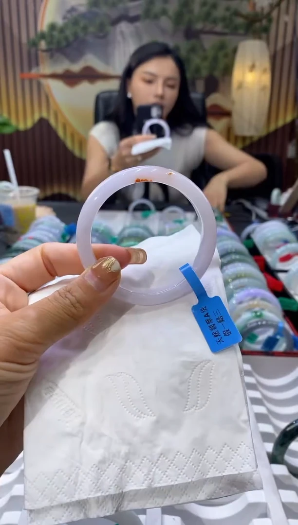 翡翠手镯未镶嵌多人01337
