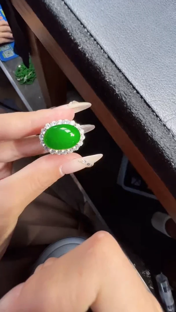 未镶嵌定制翡翠翡翠A货有轻微色差属于正常现象，戒指多样性发货1