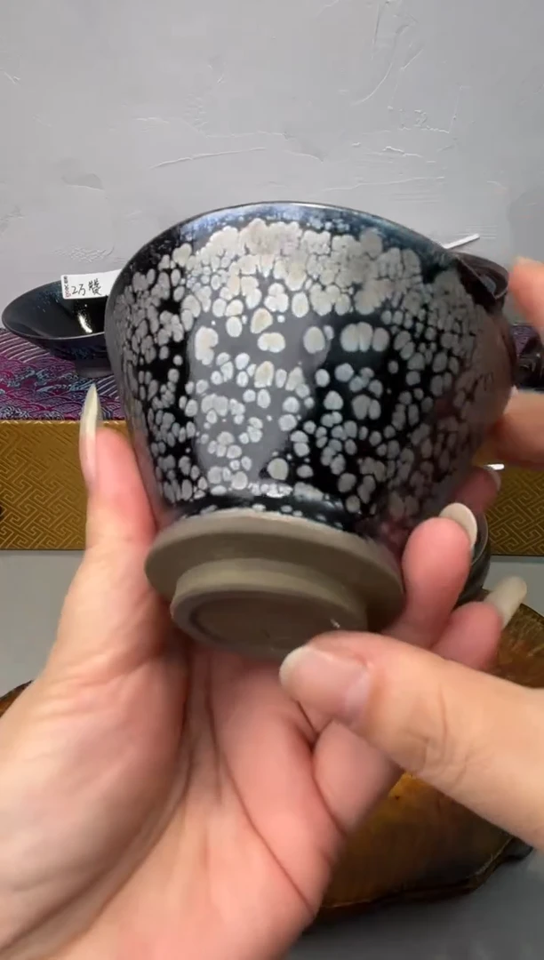 茶盏就***?春申阁福利1只瑕品斗金