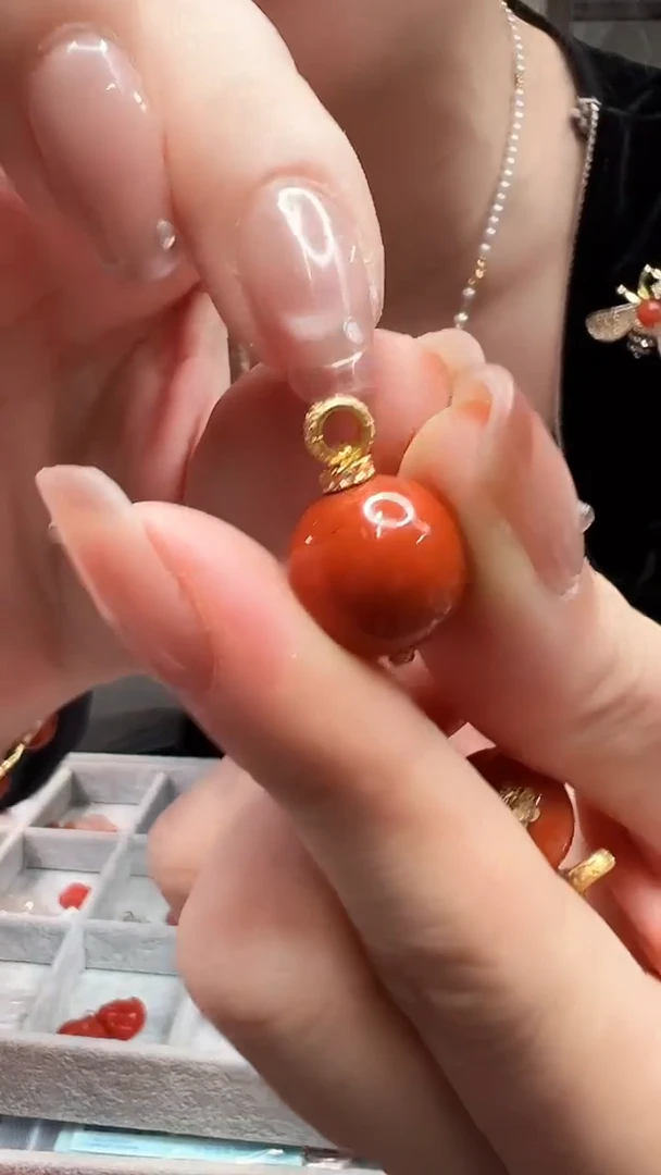 18K金镶嵌圆珠吊坠南红玛瑙/多样性发货（发1个）13mm