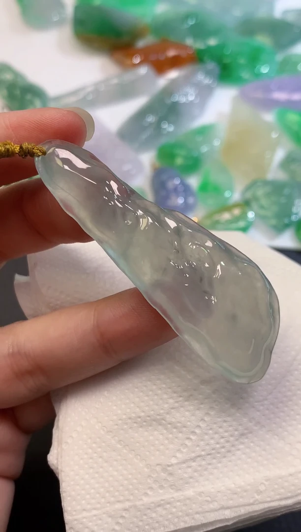 颈饰未镶嵌翡翠