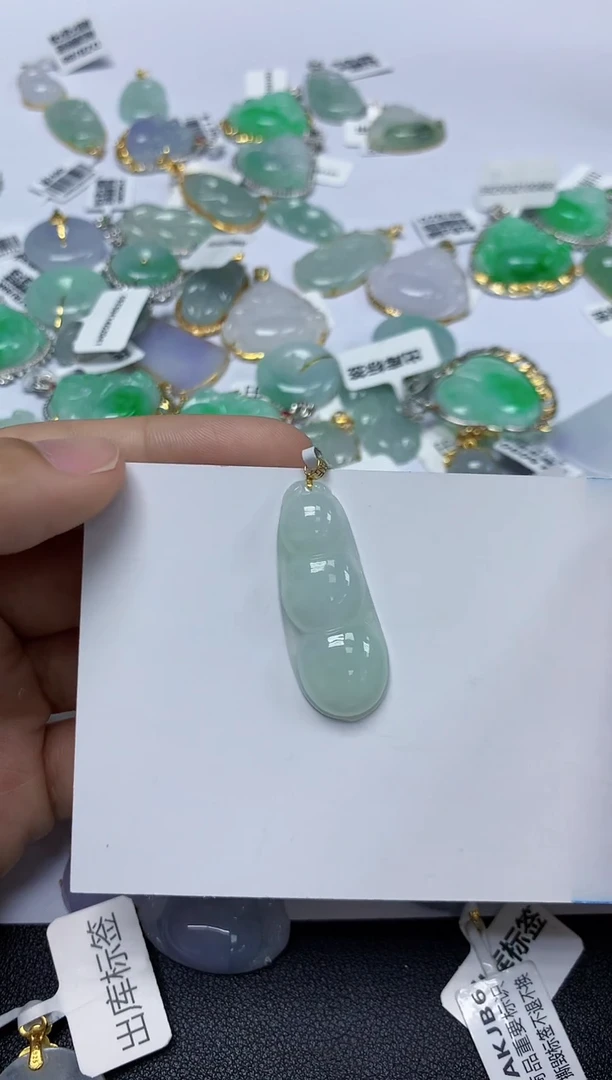 翡翠18K金镶嵌颈饰天然缅甸翡翠A货