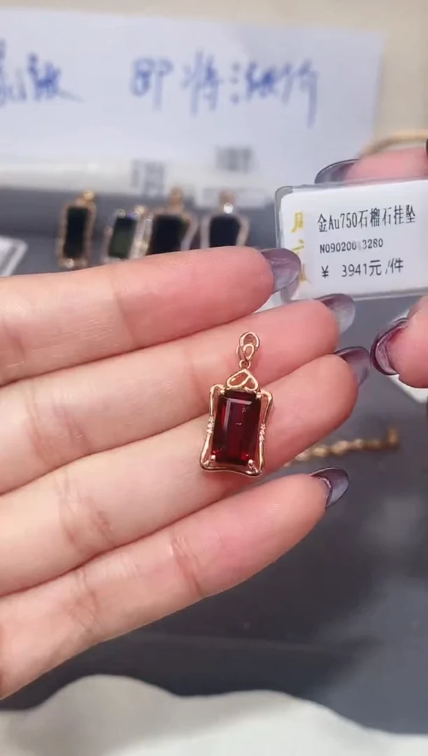 颈饰18K金镶嵌石榴石-专柜-