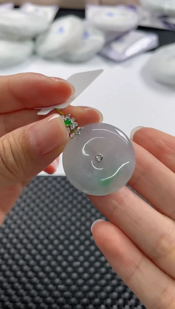 颈饰18K金镶嵌翡翠 基地发货H 9260 平安扣