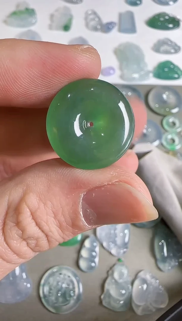 吊坠(不含链)未镶嵌翡翠.