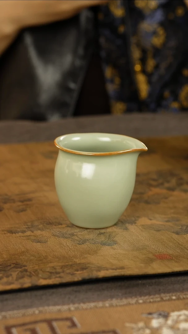 陈***光善窑厂汝窑粉青小公道杯