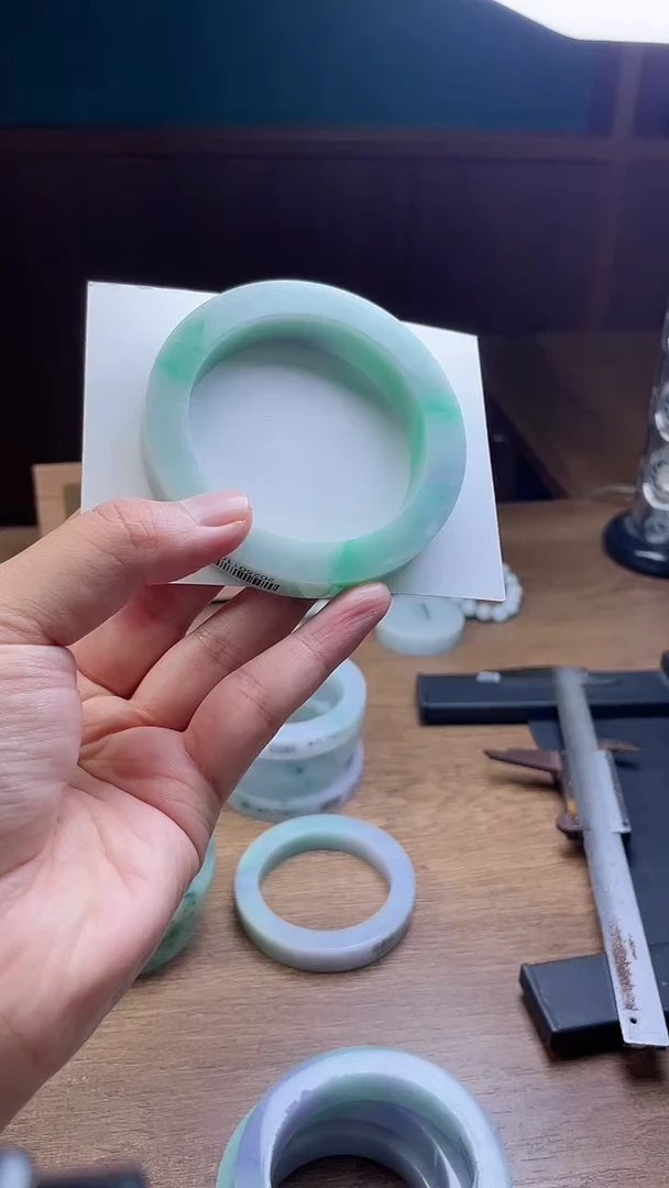 未镶嵌手镯定制翡翠珍*定制