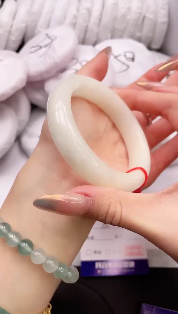 【闪购商品】和田玉手镯未镶嵌17K48-58