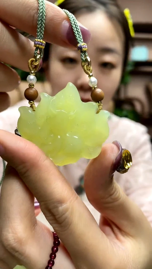 岫玉未镶嵌吊坠·