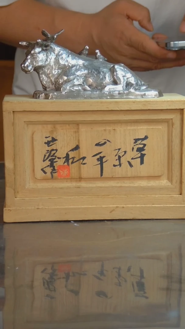 陶瓷有****长日本原产银质牛摆件