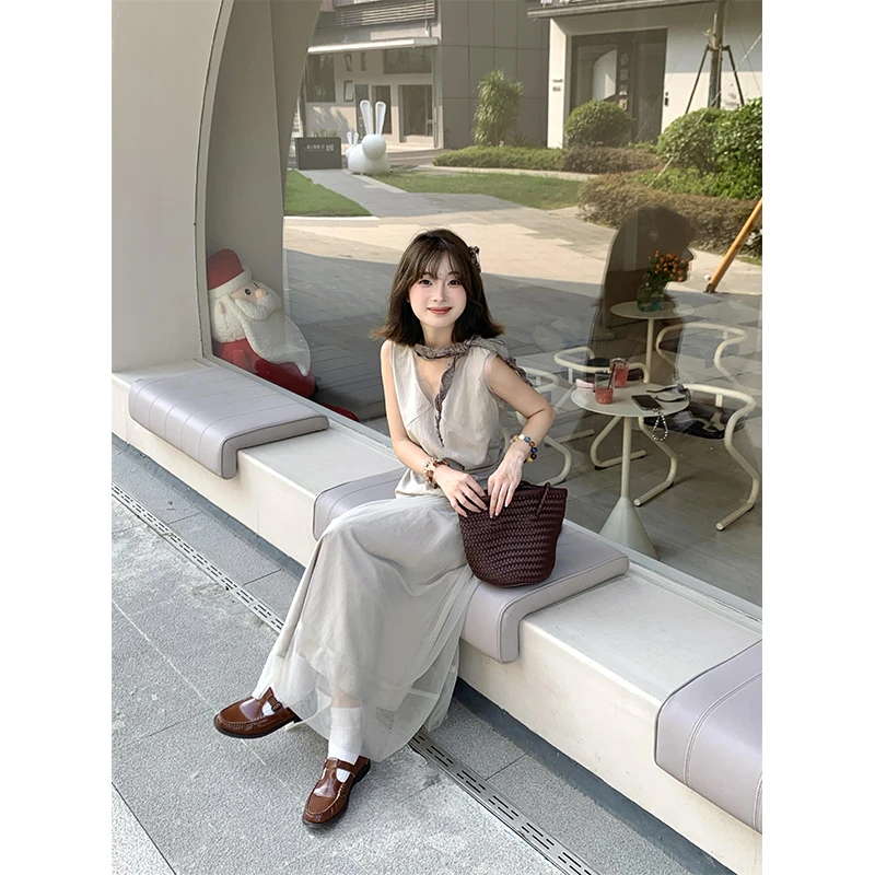 女装禅意仙气飘飘夏季V领无袖设计感显瘦百搭上衣法式复古半身裙