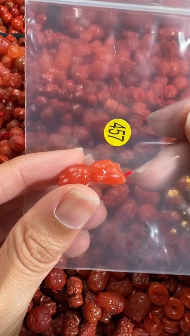 南红玛瑙未镶嵌颈饰1