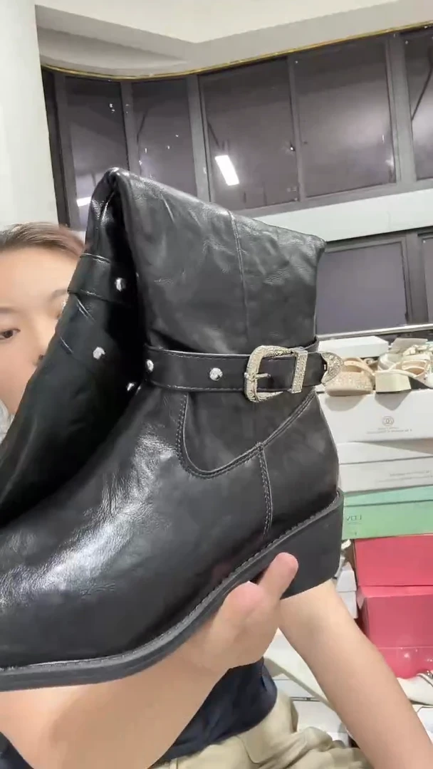 小**志带锁扣尖头长筒靴38码