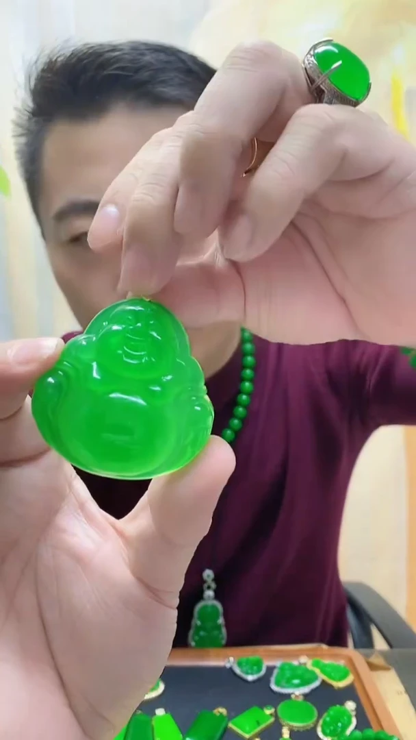 吊坠(赠链)14K金镶嵌翡翠大裸石佛