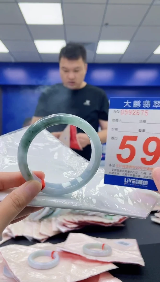 翡翠手镯未镶嵌AAAAAAAA