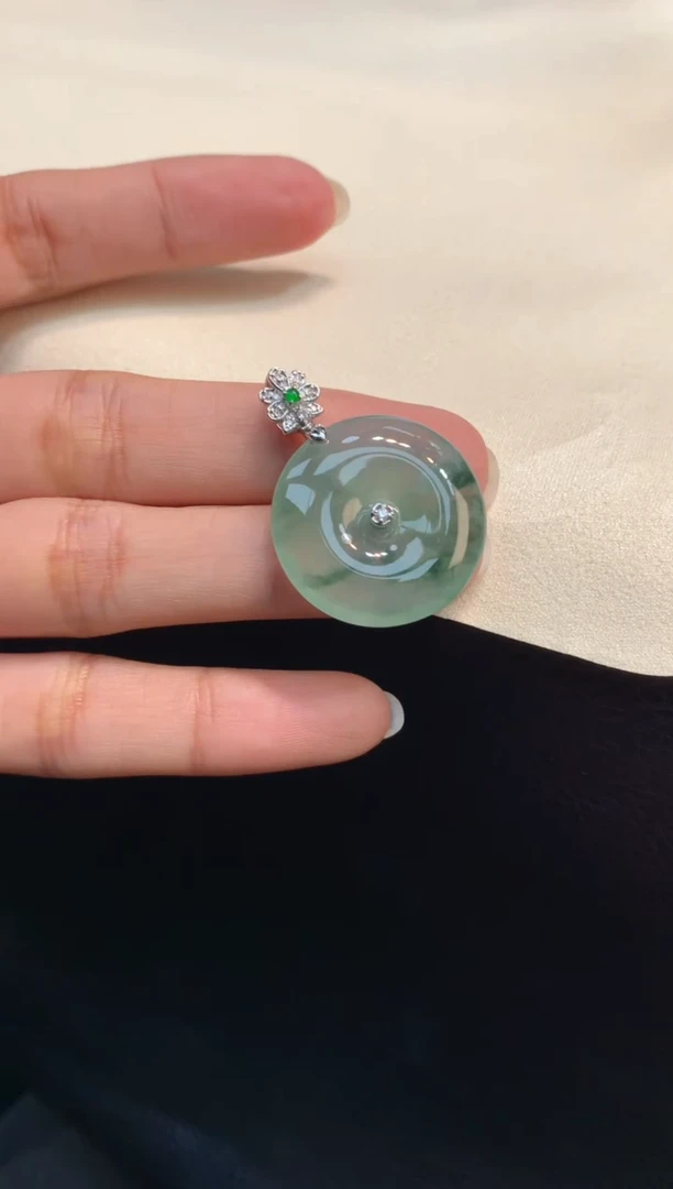 颈饰18K金镶嵌翡翠1