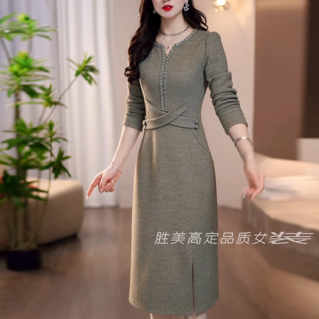 2025冬季新款芽绿色不规则领扣带优雅大气收腰显瘦连衣裙