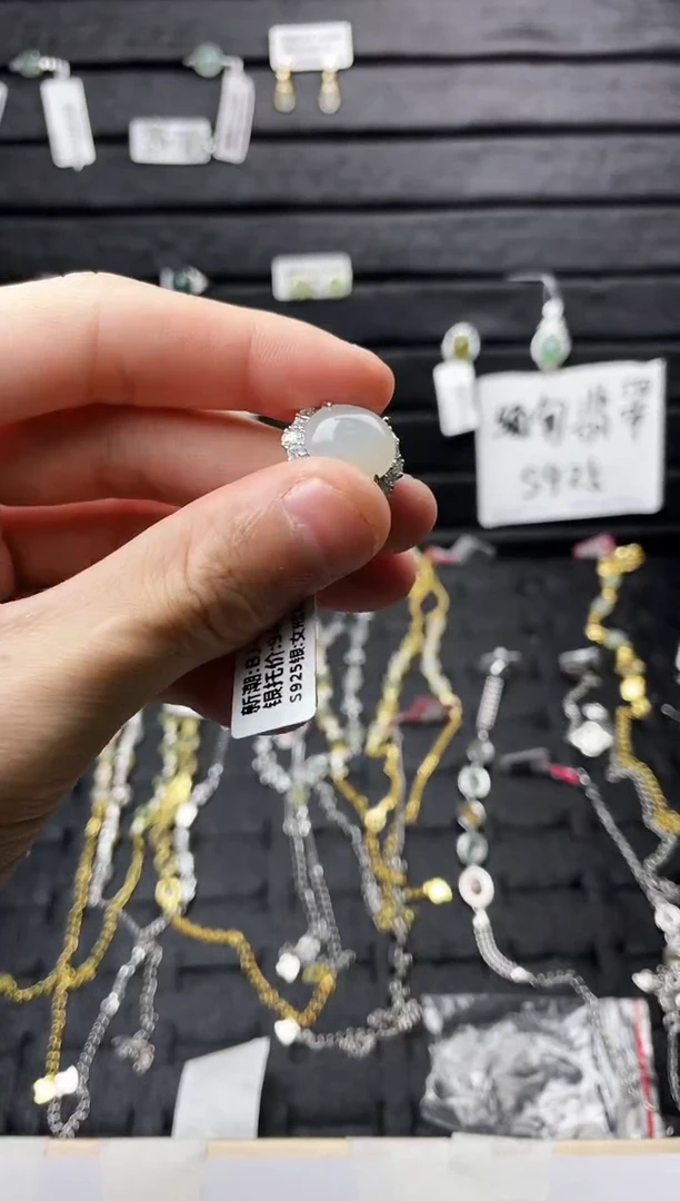 颈饰未镶嵌翡翠我