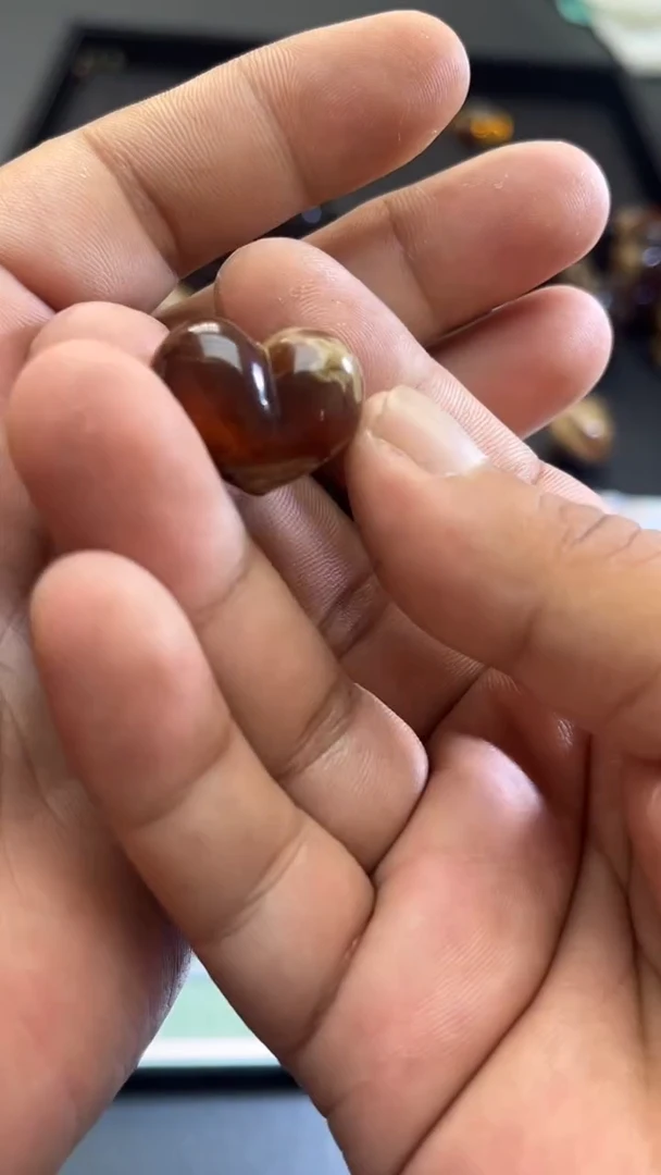 裸石琥珀未镶嵌100